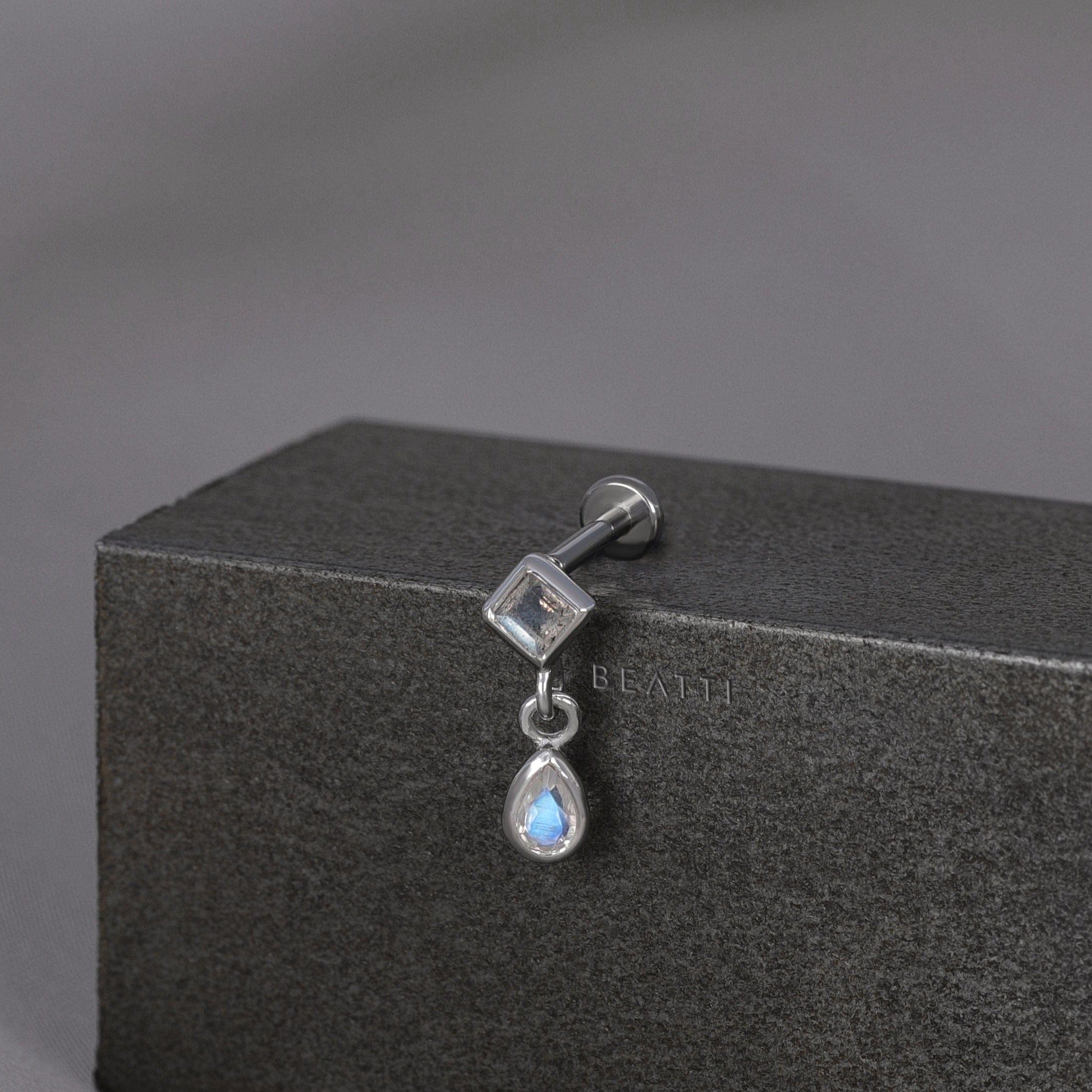 BEATTI Threadless Ends Rena • Labradorite & Moonstone Threadless Ends Rena • Labradorite & Moonstone Threadless Ends