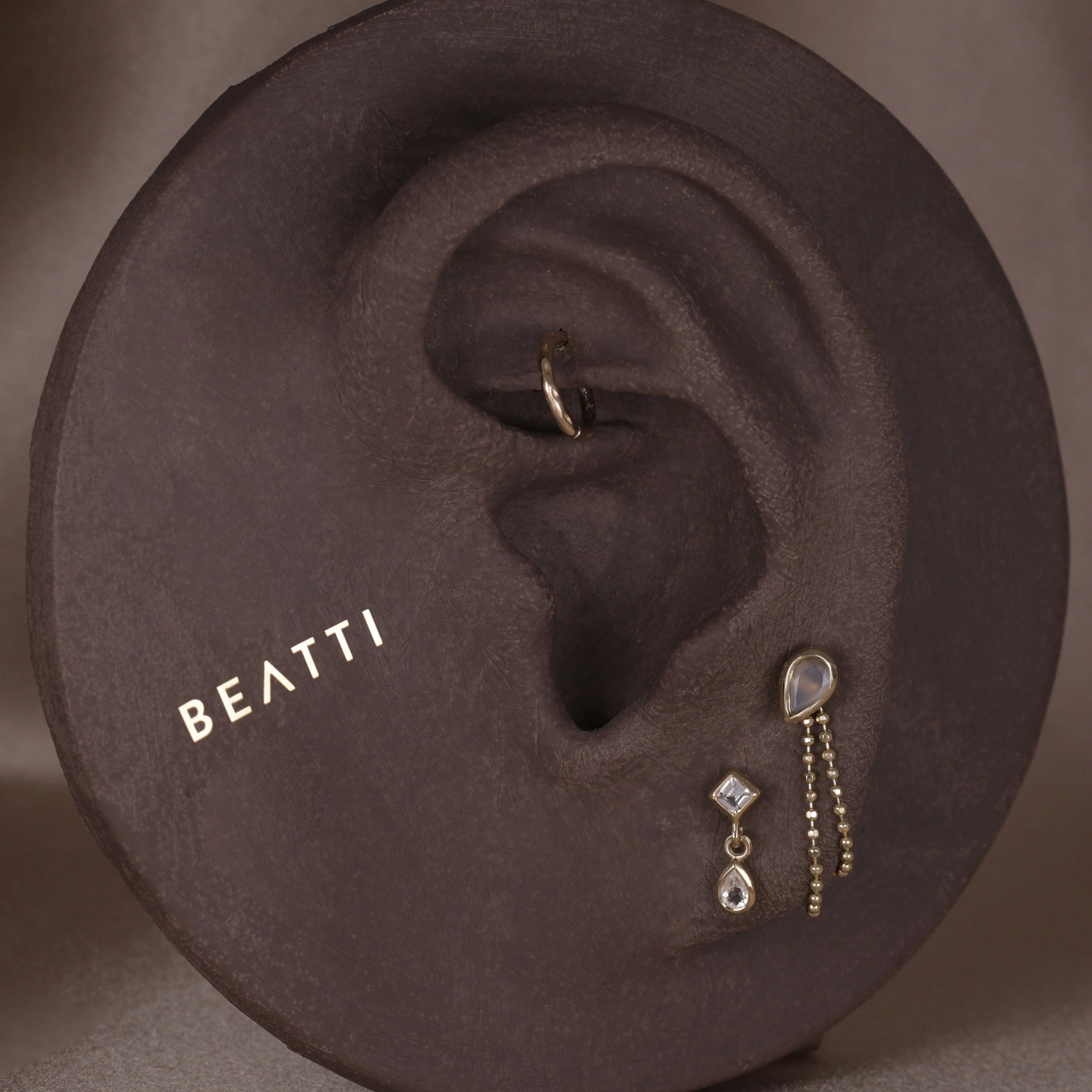 BEATTI Threadless Ends Rena • White Topaz Threadless Ends Rena • White Topaz Threadless Ends