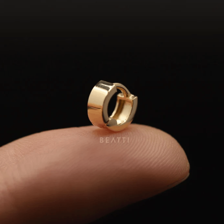 BEATTI Hoops 14K Gold 5mm Tiny Bold Huggie Hoop 14K Gold 5mm Tiny Bold Huggie Hoop