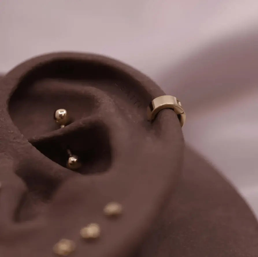 BEATTI Hoops 14K Gold 5mm Tiny Bold Huggie Hoop 14K Gold 5mm Tiny Bold Huggie Hoop