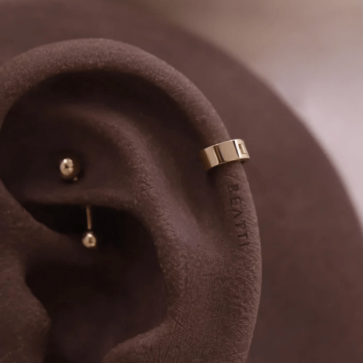 BEATTI Hoops 14K Gold 5mm Tiny Bold Huggie Hoop 14K Gold 5mm Tiny Bold Huggie Hoop