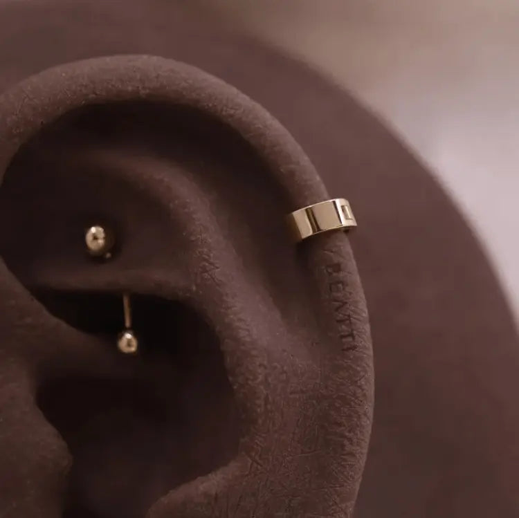 BEATTI Hoops 14K Gold 5mm Tiny Bold Huggie Hoop 14K Gold 5mm Tiny Bold Huggie Hoop