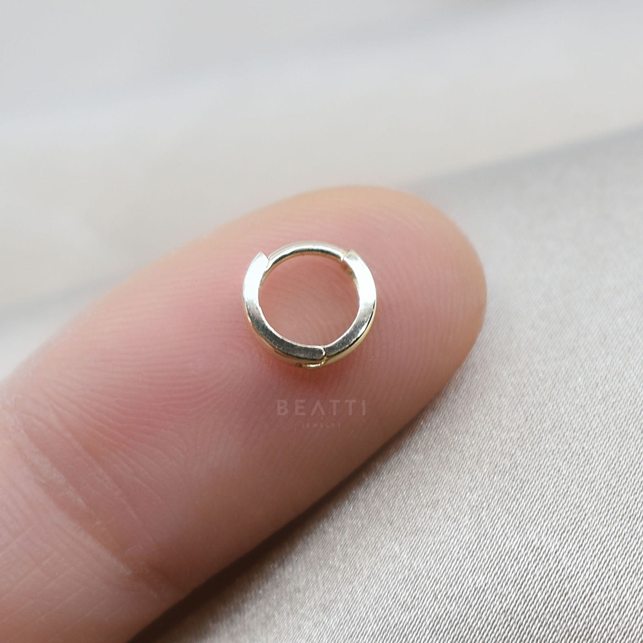 BEATTI Hoops 14K Solid gold 5mm/6mm Classique Huggie Hoop 14K Solid Gold Tiny 5mm, 6mm Gold Huggie Earring