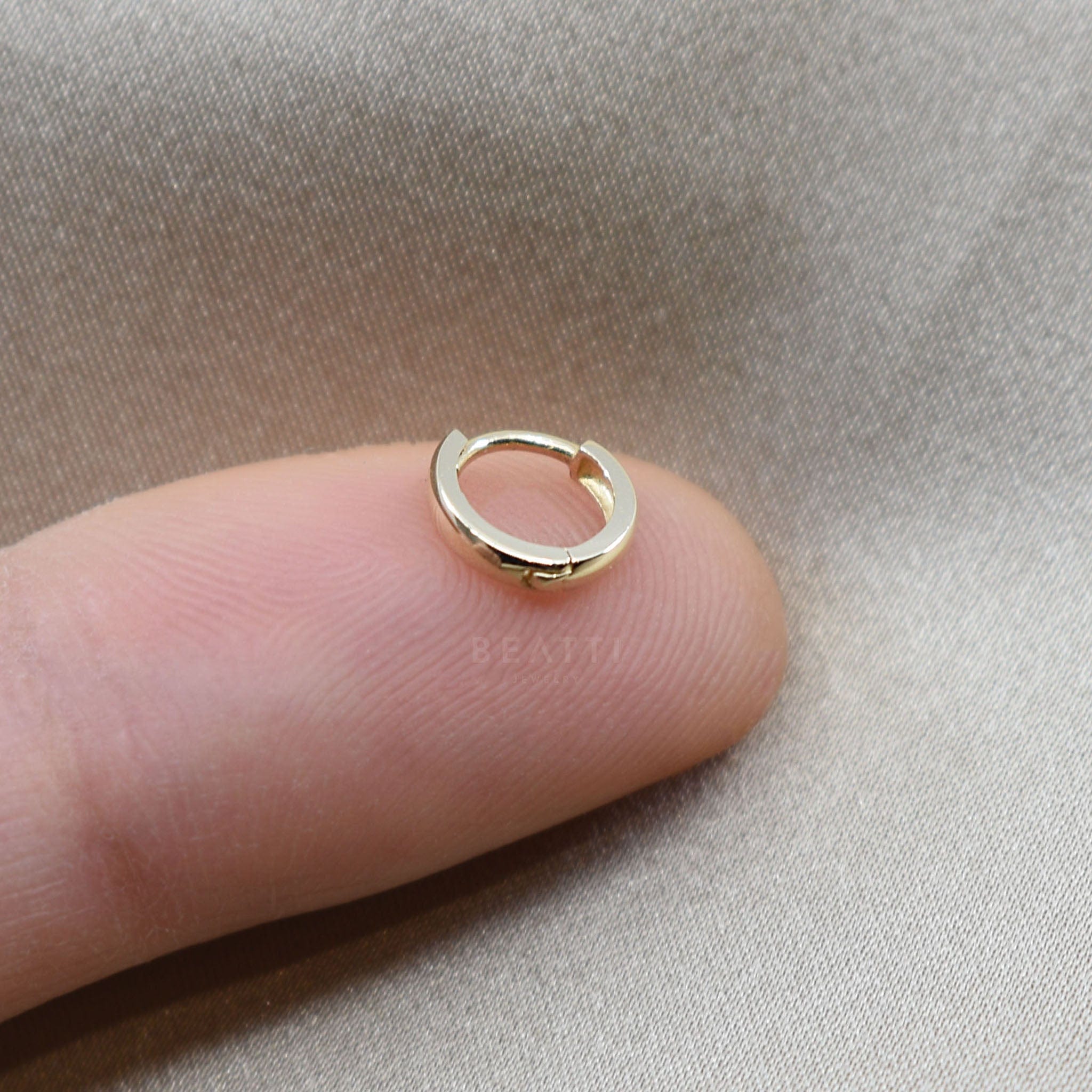 BEATTI Hoops 14K Solid gold 5mm/6mm Classique Huggie Hoop 14K Solid Gold Tiny 5mm, 6mm Gold Huggie Earring