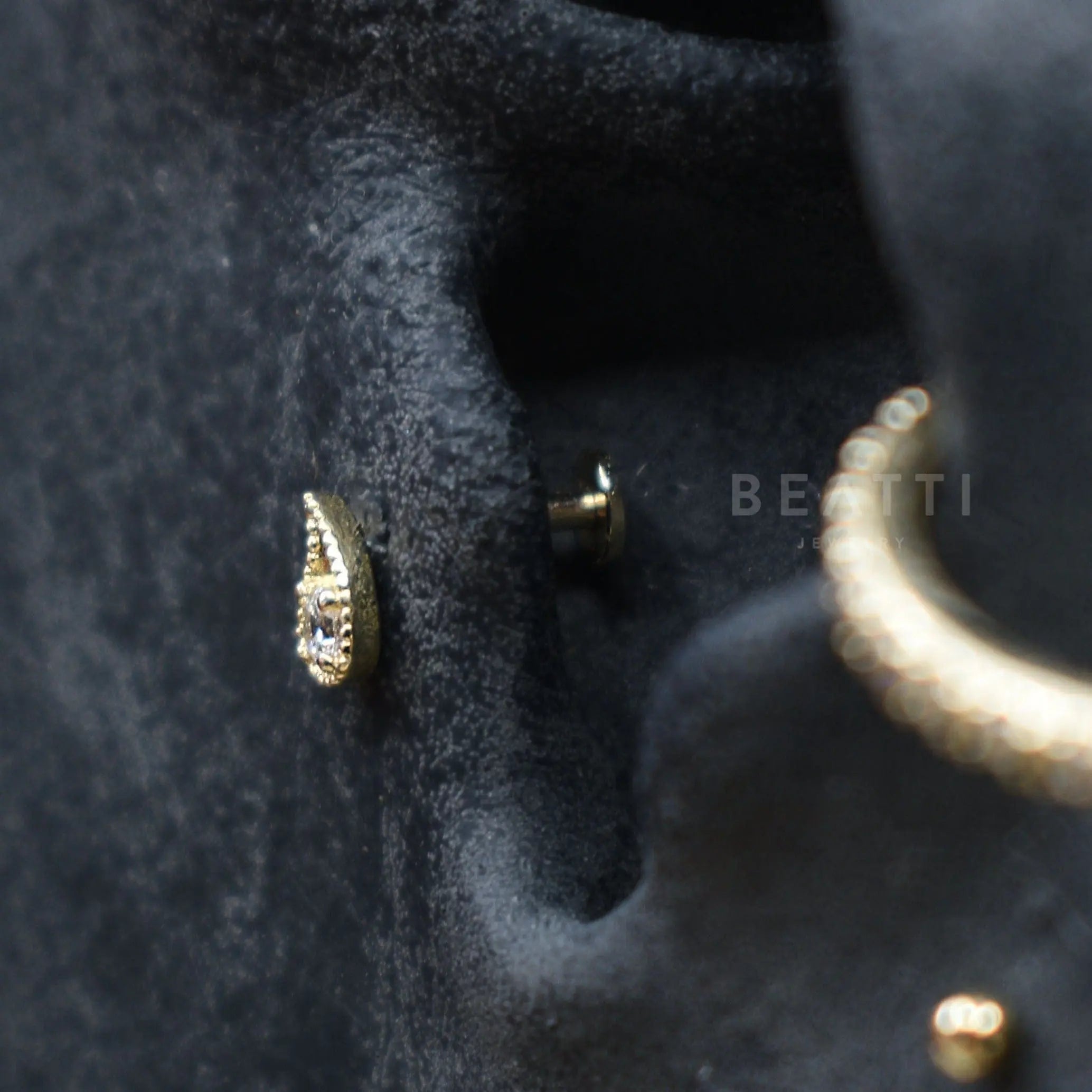 BEATTI Internal Thread Gold 14K Solid Gold Tear Drop Cartilage Labret Stud KPPL060 14K Solid Gold Tear Drop Cartilage Labret Stud