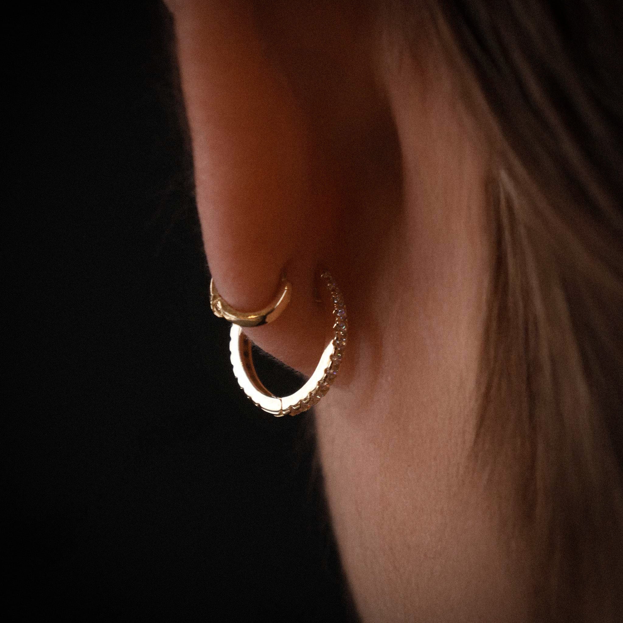 BEATTI Barbell Black & White CZ Reversible Hoops Black & White CZ Reversible Hoops