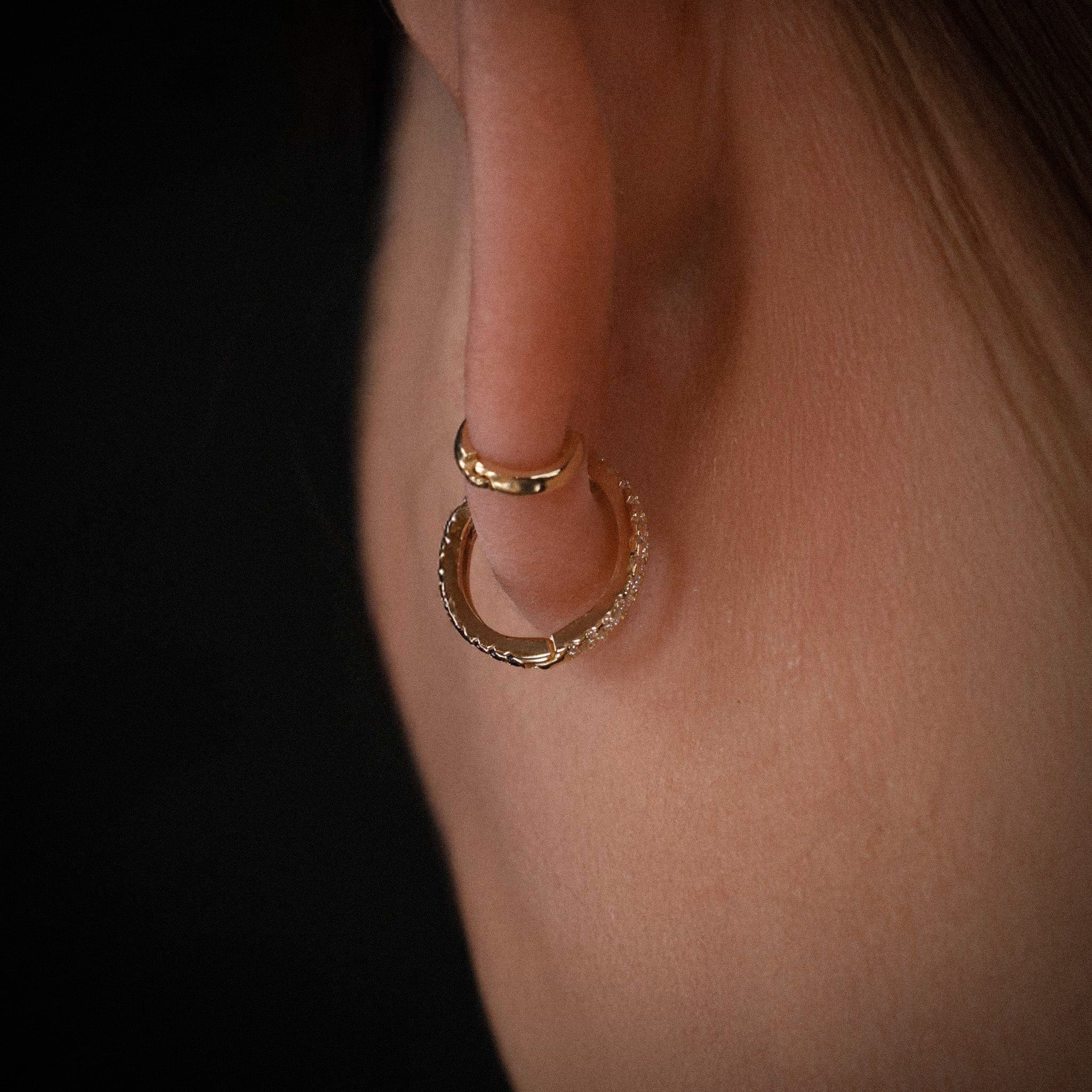 BEATTI Barbell Black & White CZ Reversible Hoops Black & White CZ Reversible Hoops