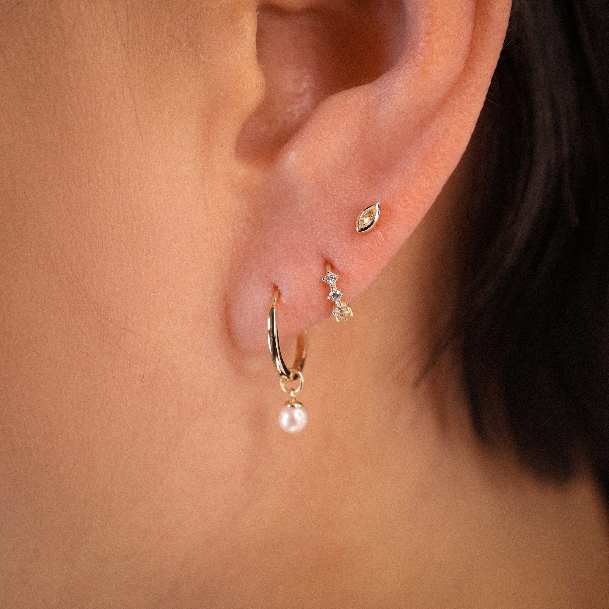 BEATTI Barbell Gold / Pair Slim Pearl Drop Hoops OT49858 Slim Pearl Drop Hoops