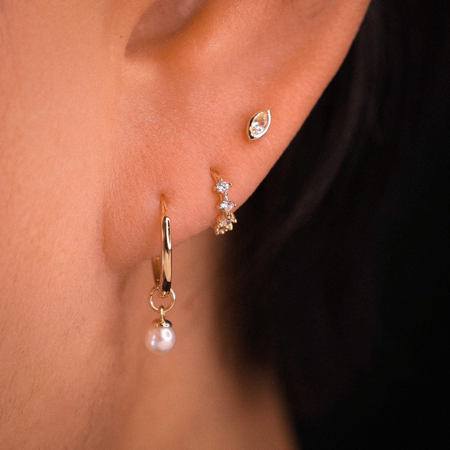 BEATTI Barbell Gold / Pair Slim Pearl Drop Hoops OT49858 Slim Pearl Drop Hoops