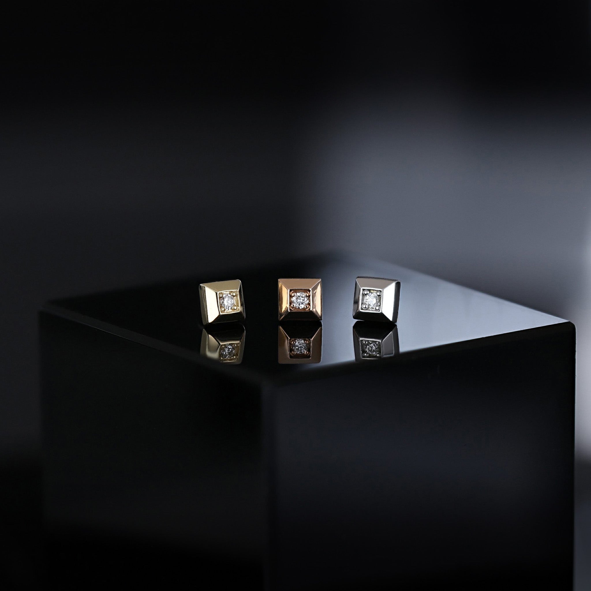Diamond Pyramid Flat Back Stud
