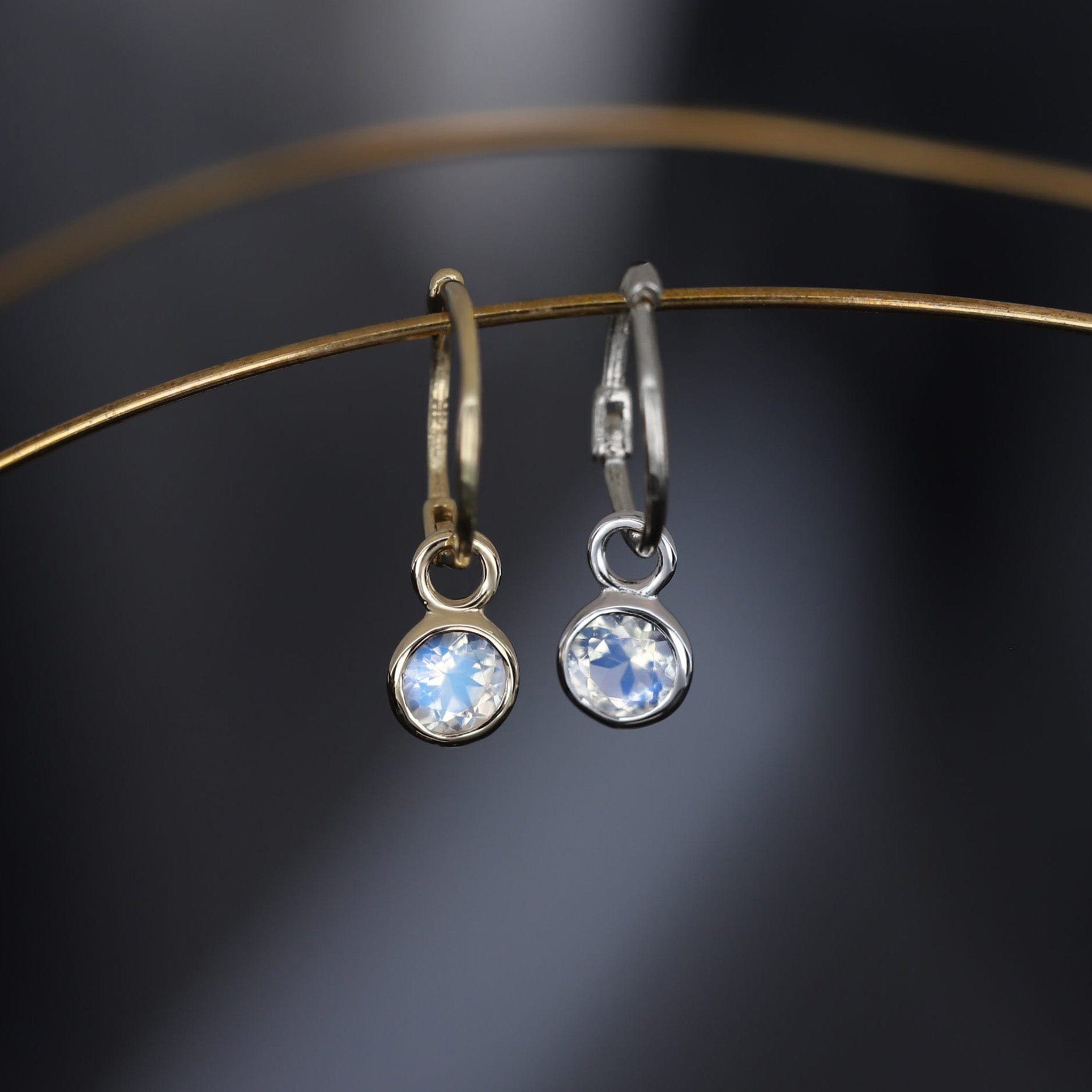 BEATTI Charms BTPG021 • Rainbow Moonstone Charm BTPG021 • Rainbow Moonstone Charm