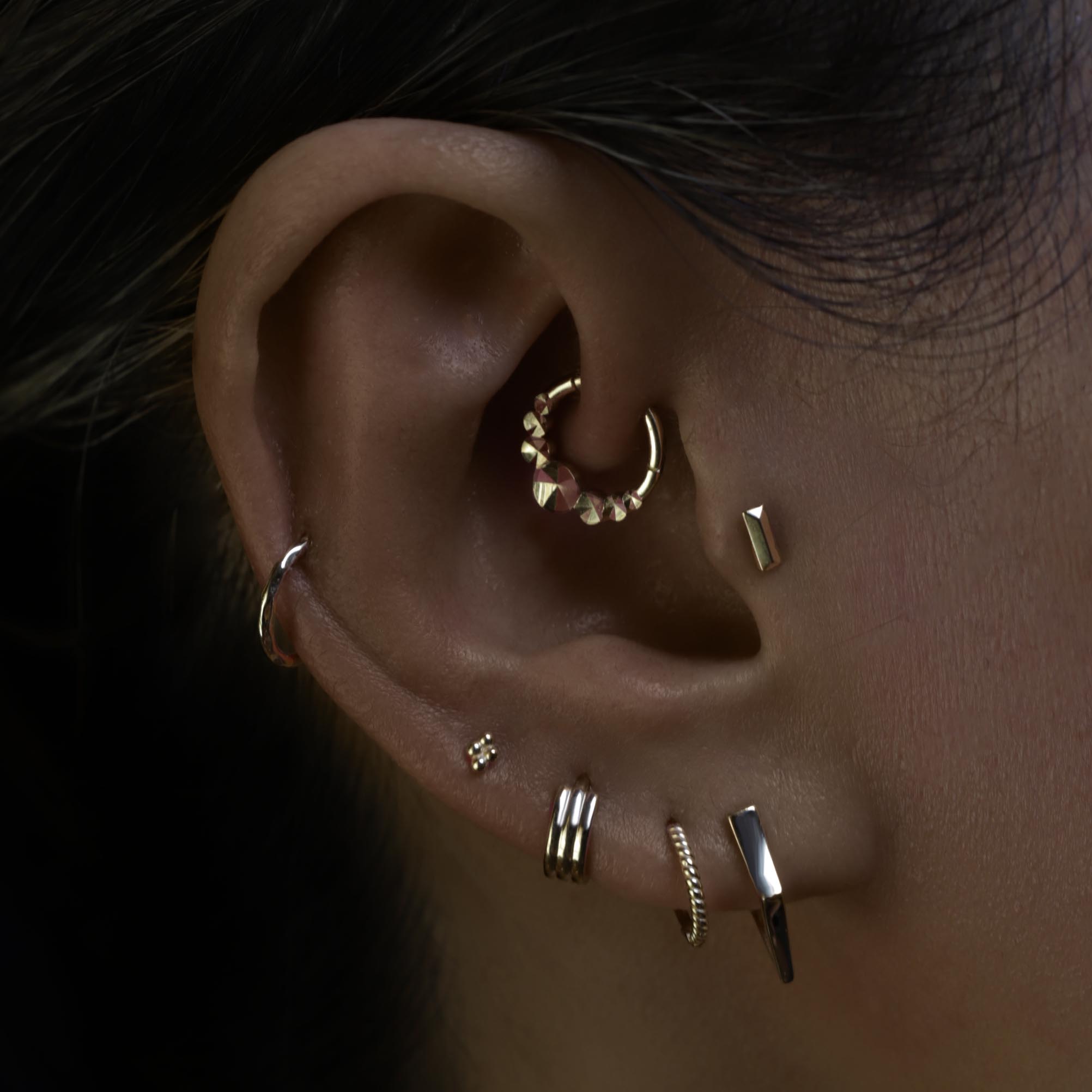 14k Gold Sleek Edge Hoop Earring - BEATTI