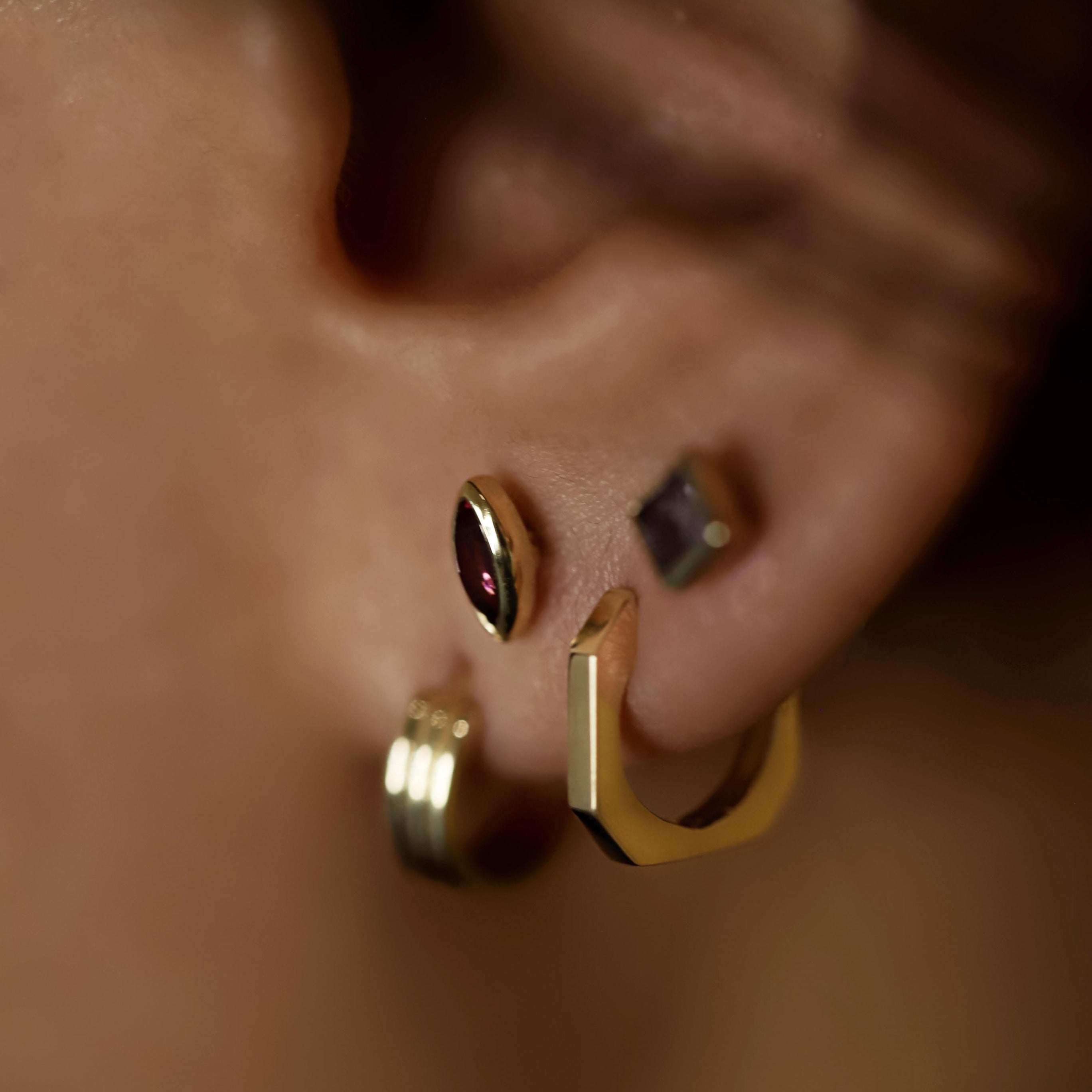 14k Gold Geometric Edge Hoop Earring - BEATTI