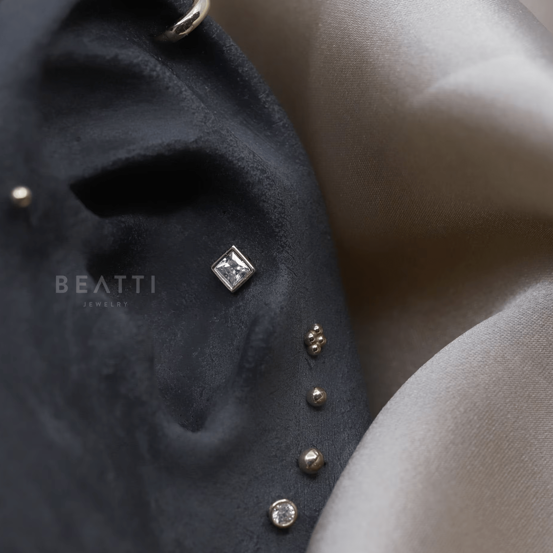 BEATTI Internal Thread Gold 14K Solid Gold Tiny Square Bezel Crystal Stud PL067 14K Solid Gold Tiny Square Bezel Crystal Stud