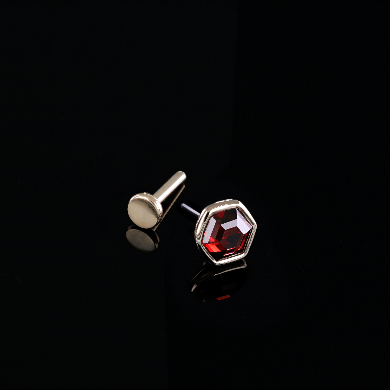 BEATTI Threadless Ends Gold / Garnet Ela •  14K Gold Hexagon Gemstone Threadless Ends • Garnet BTEG006 Ela •  14K Gold Hexagon Gemstone Threadless Ends • Garnet