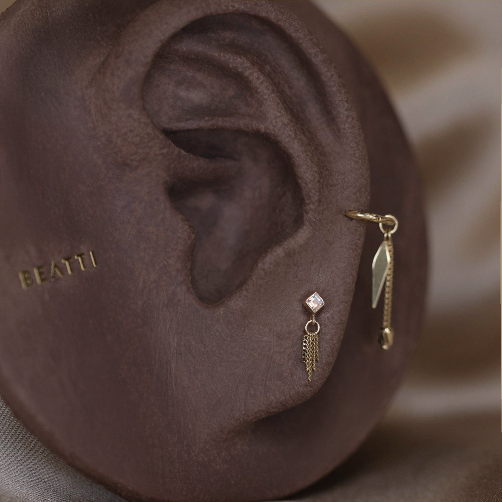 BEATTI Threadless Ends Miel • Natural Gemstone 5 Curb Chain Tassel Miel • Natural Gemstone 5 Curb Chain Tassel